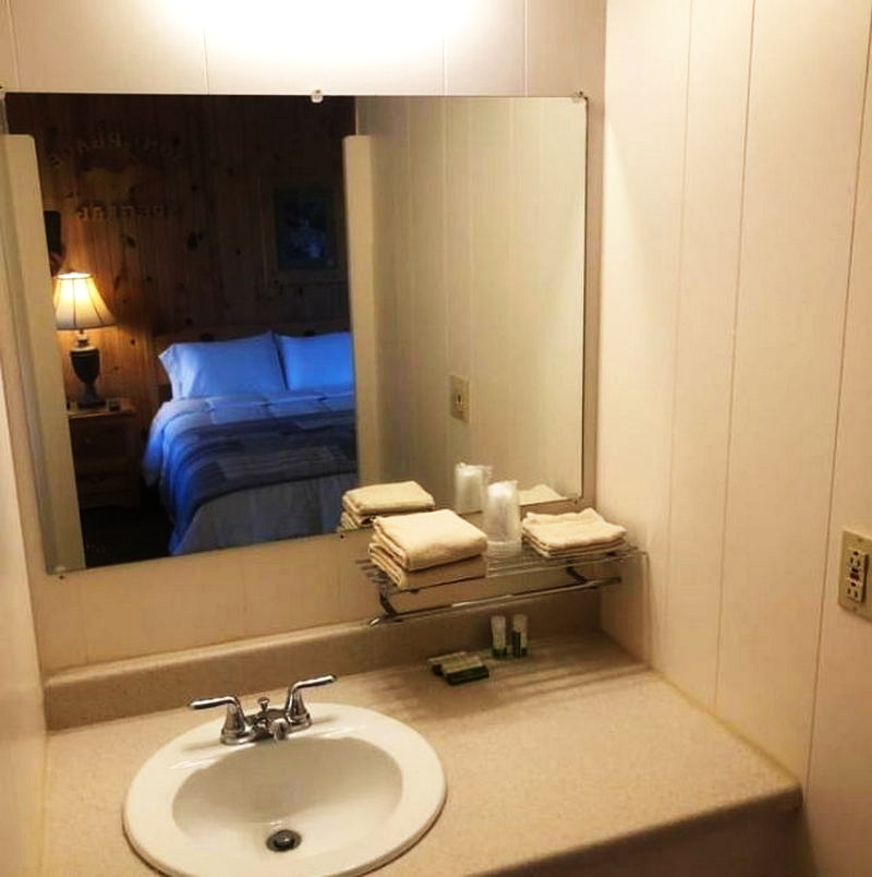 Holiday Motel - Web Listing (newer photo)